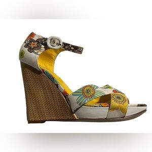 EUC Retro Style Michael Antonio Ankle Strap Wedge Platforms Size 9 -Flower Power